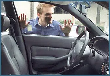 Safe Key Shop Austin, TX 512-524-3347 - 19-locked-keys-in-car